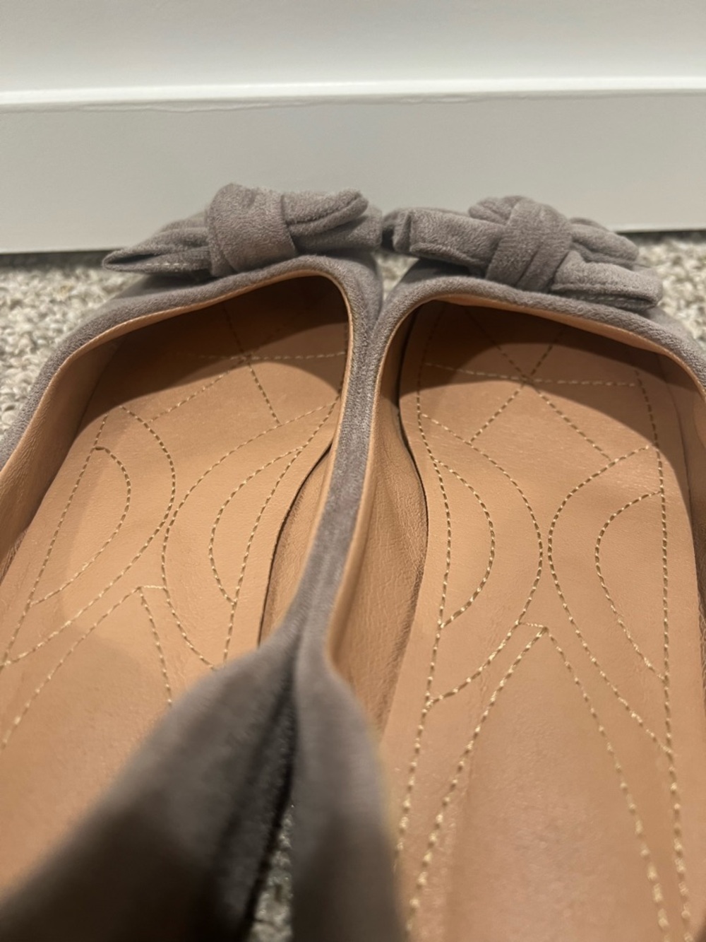 Taupe Suede Ballet Flats Bow Detail Women’s Size 7.5 Comfortable - Picture 10 of 12